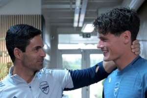 新援加盟!阿森纳官网晒照,记录诺尔高在俱乐部的第一天