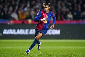 世预赛买球-满脑子足球!亚马尔被问及10年后的规划:往返于训练场和家之间