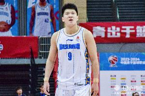 硬汉！雷蒙4中2拿5分1板2助1断&amp;正负值+5全队最高 被误伤血流满面