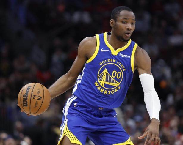 连续7场比赛轰下20+ 库明加能否成为勇士救心丸？